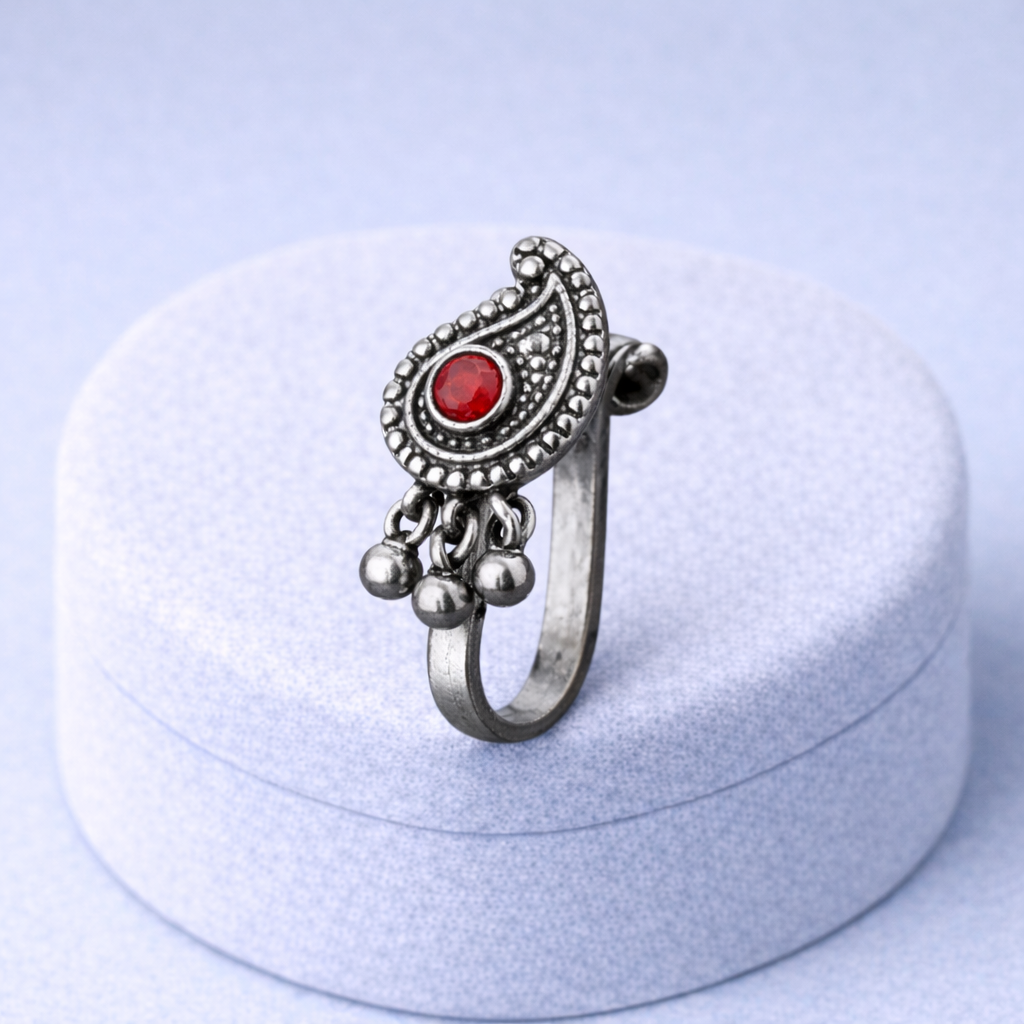 mooneye silver nose pin