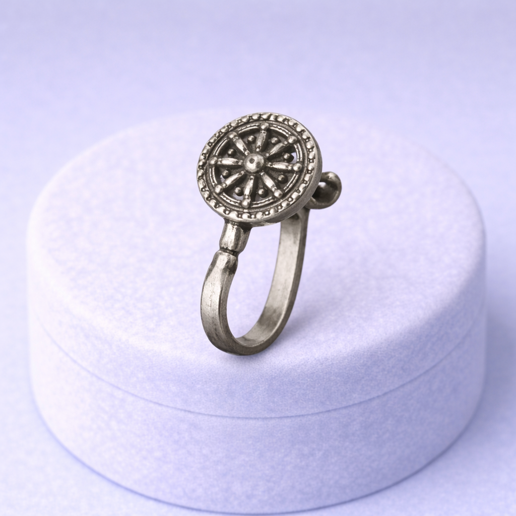 mooneye silver nose pin