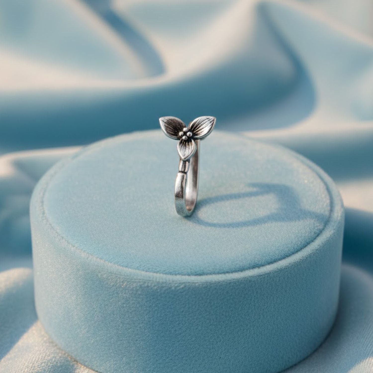 mooneye silver nose pin