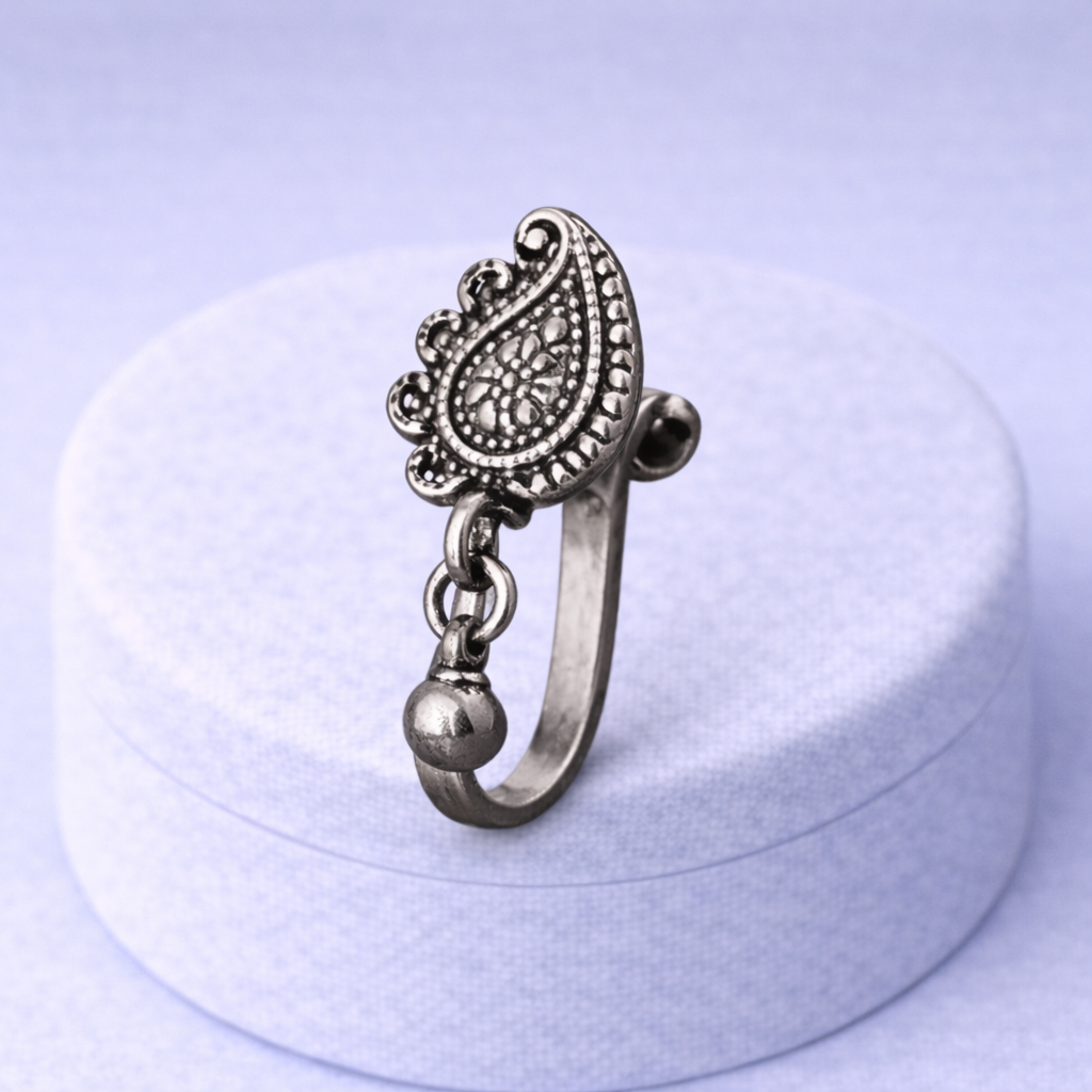 mooneye silver nose pin