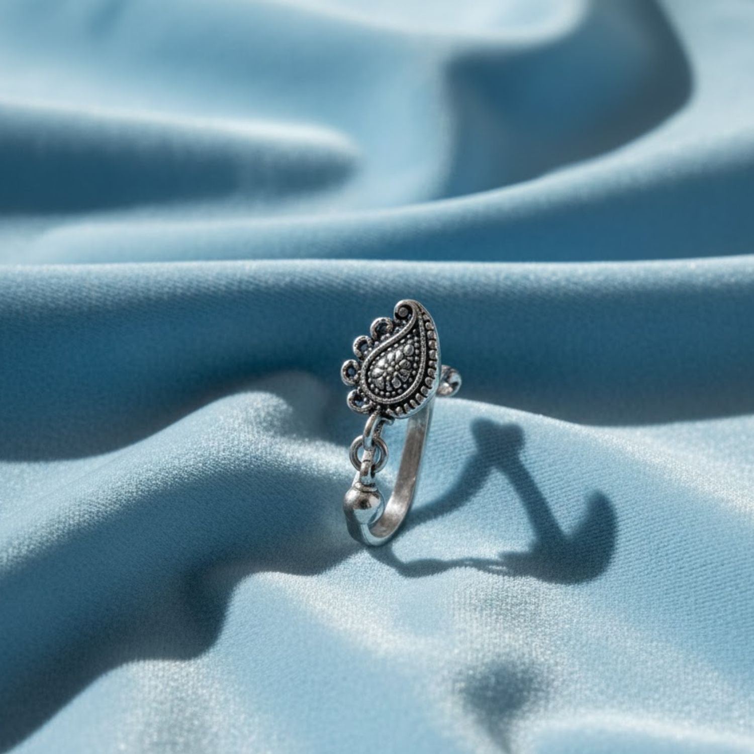 mooneye silver nose pin