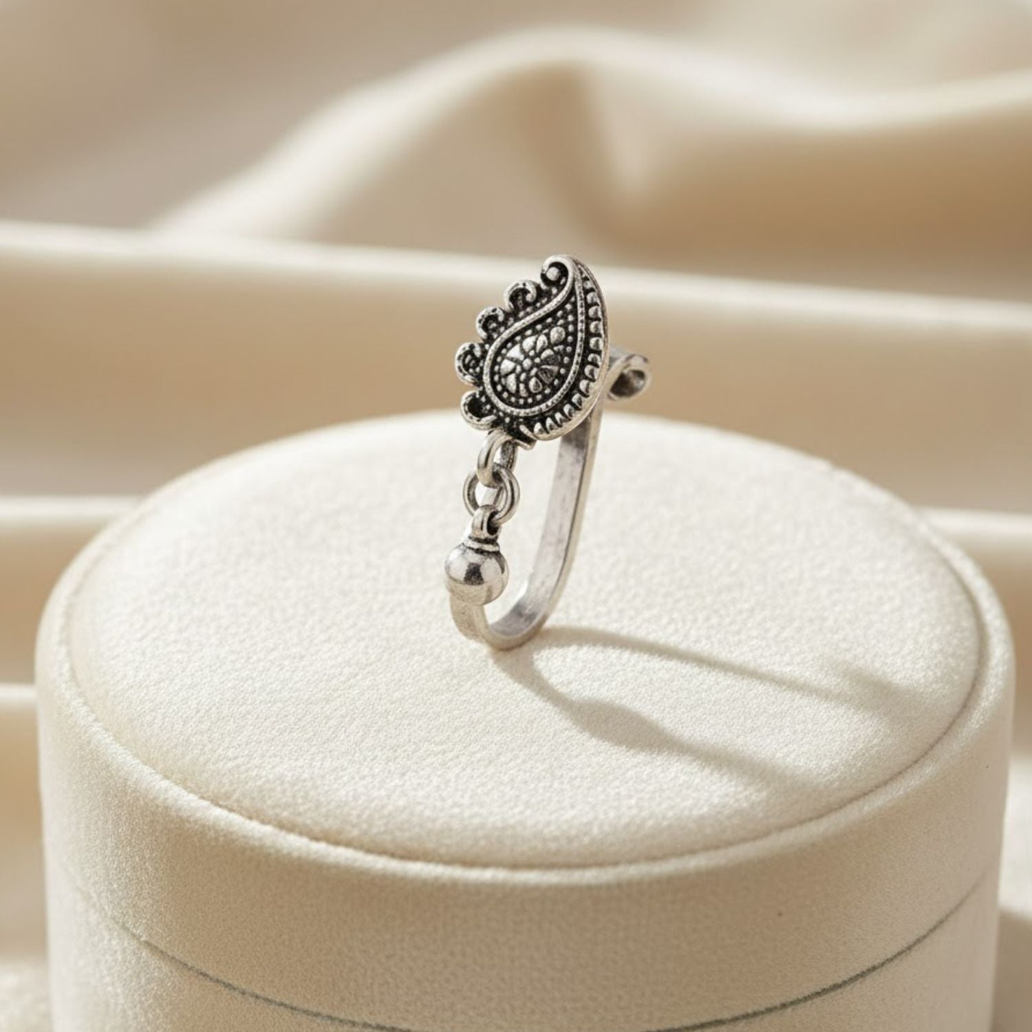 mooneye silver nose pin