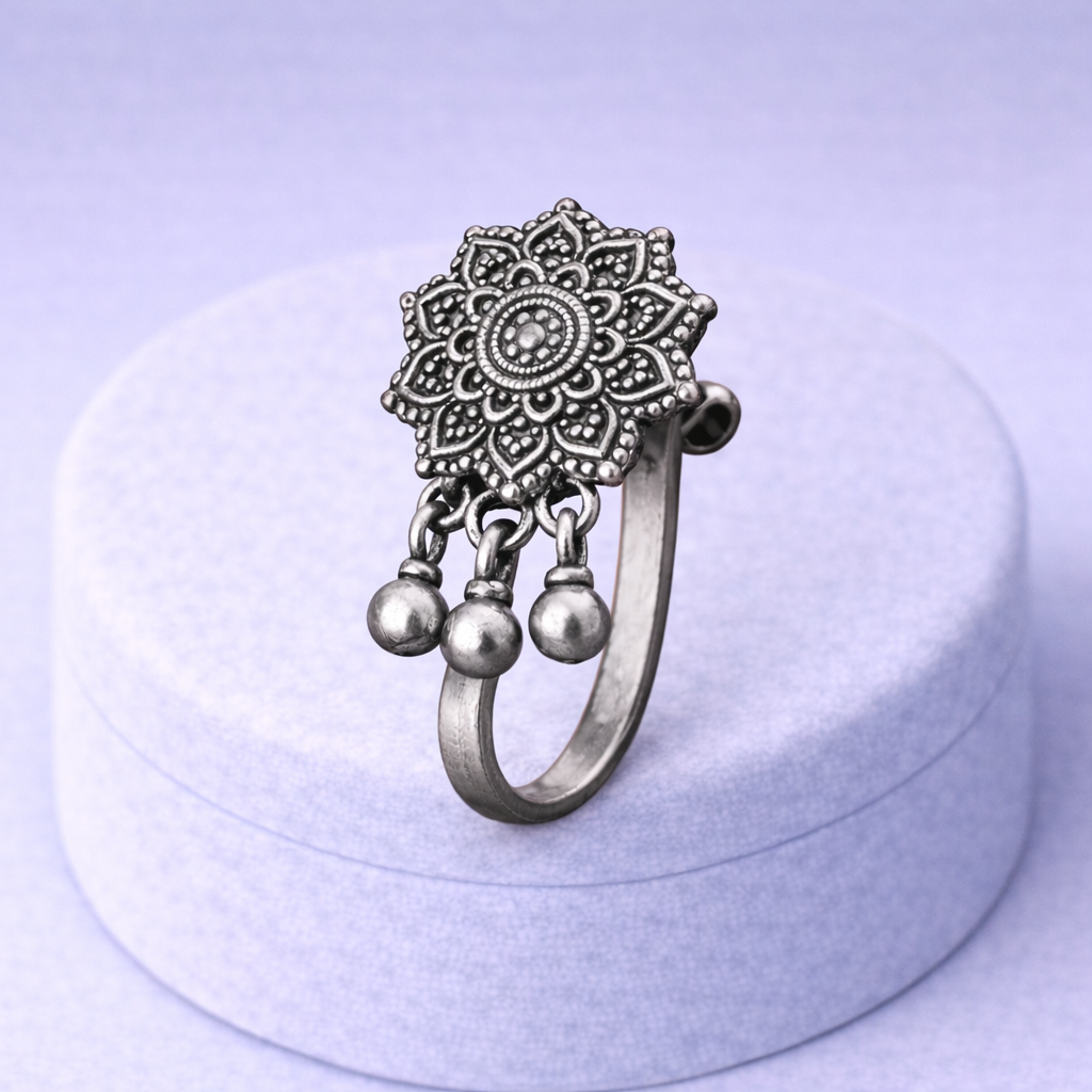 mooneye silver nose pin