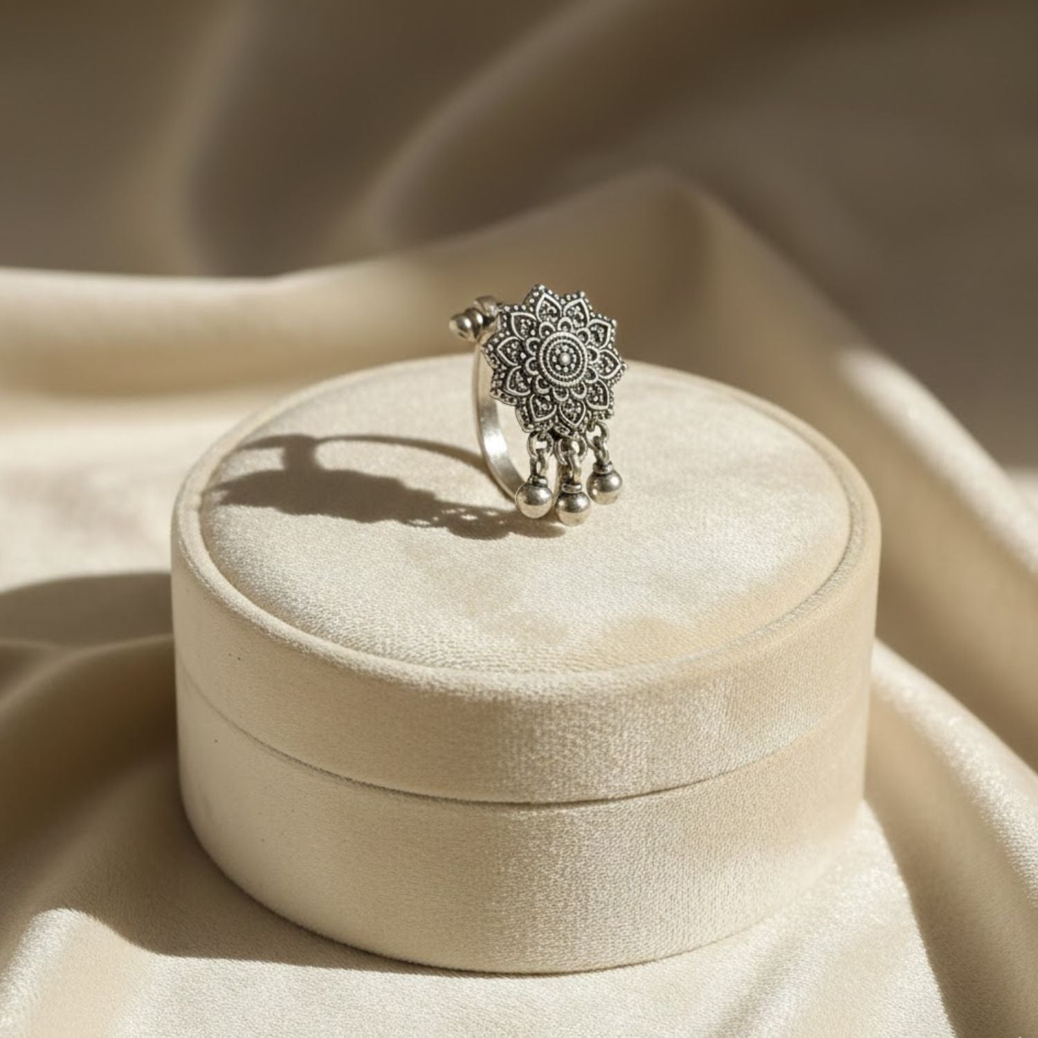 mooneye silver nose pin