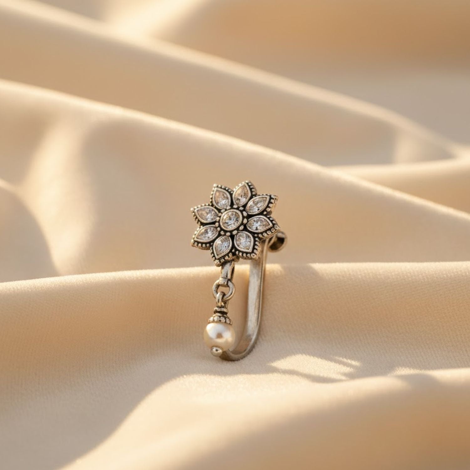 mooneye silver nose pin