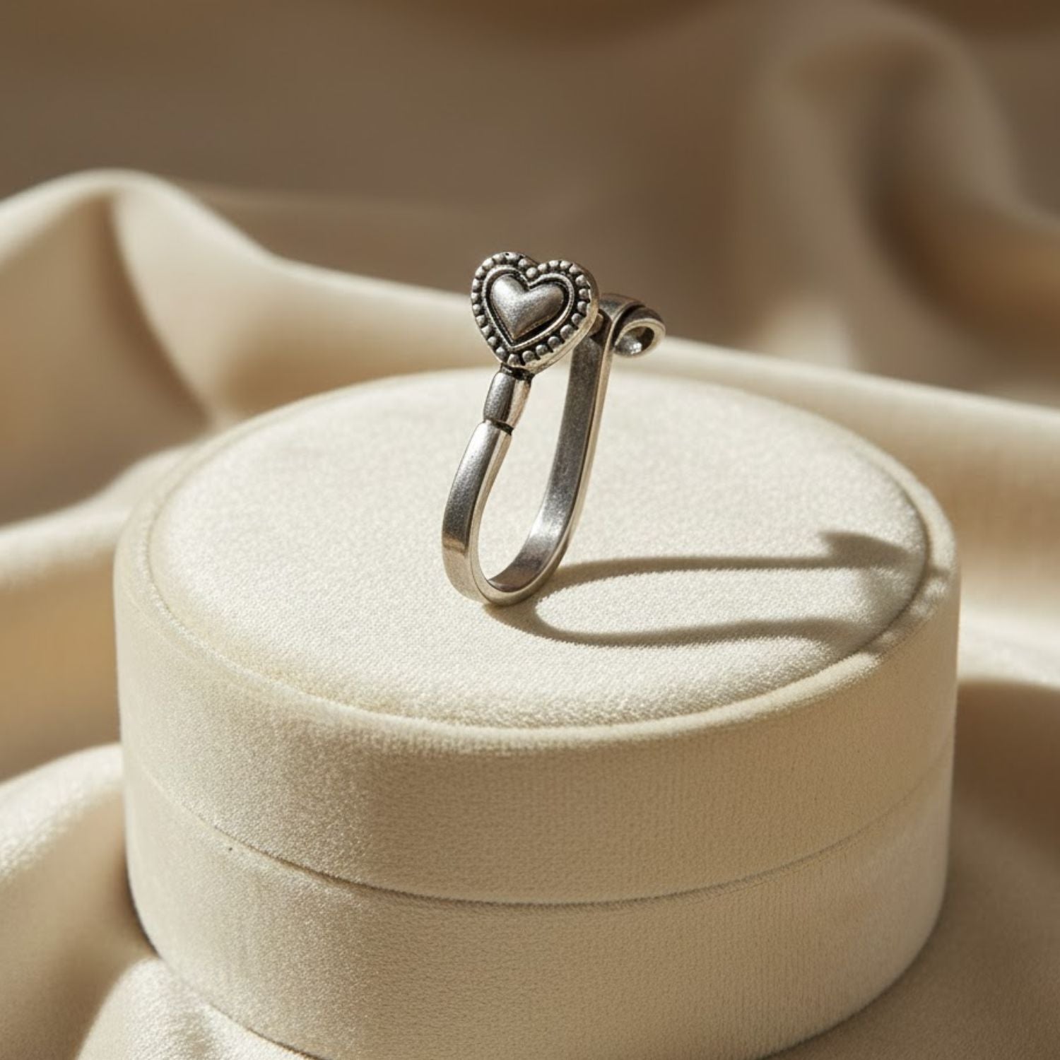 mooneye silver nose pin