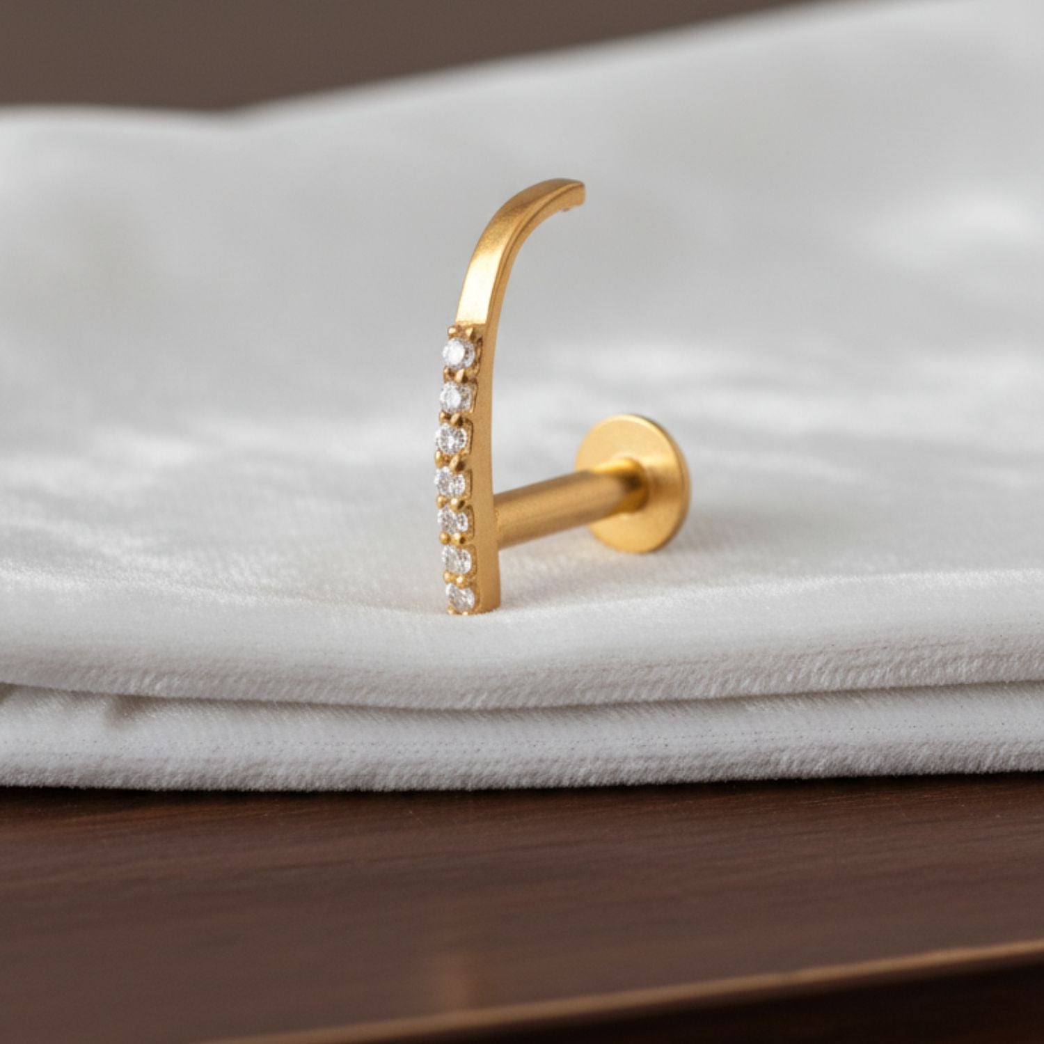 mooneye silver nose pin
