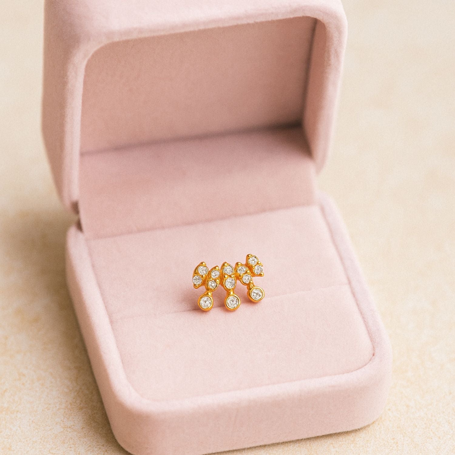 mooneye silver nose pin