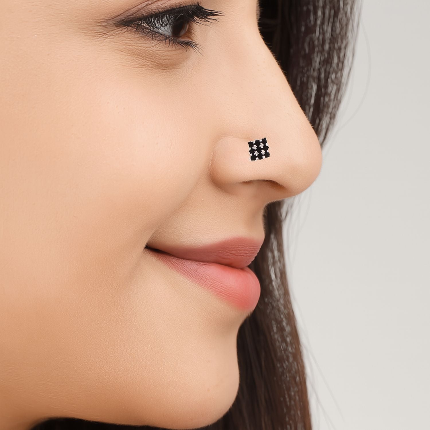 mooneye silver nose pin