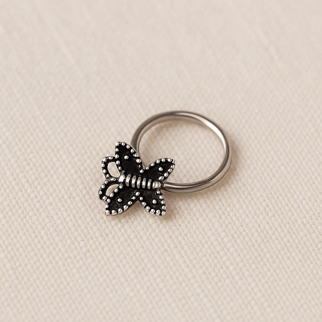 mooneye silver nose pin
