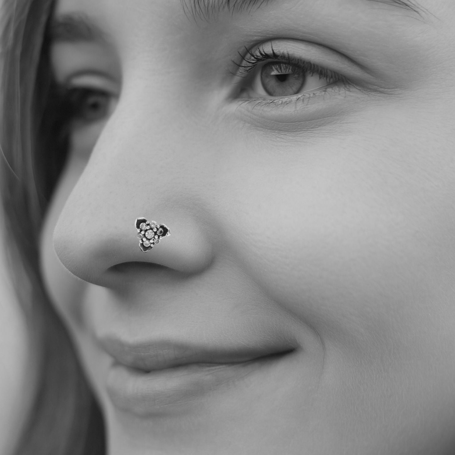 mooneye silver nose pin
