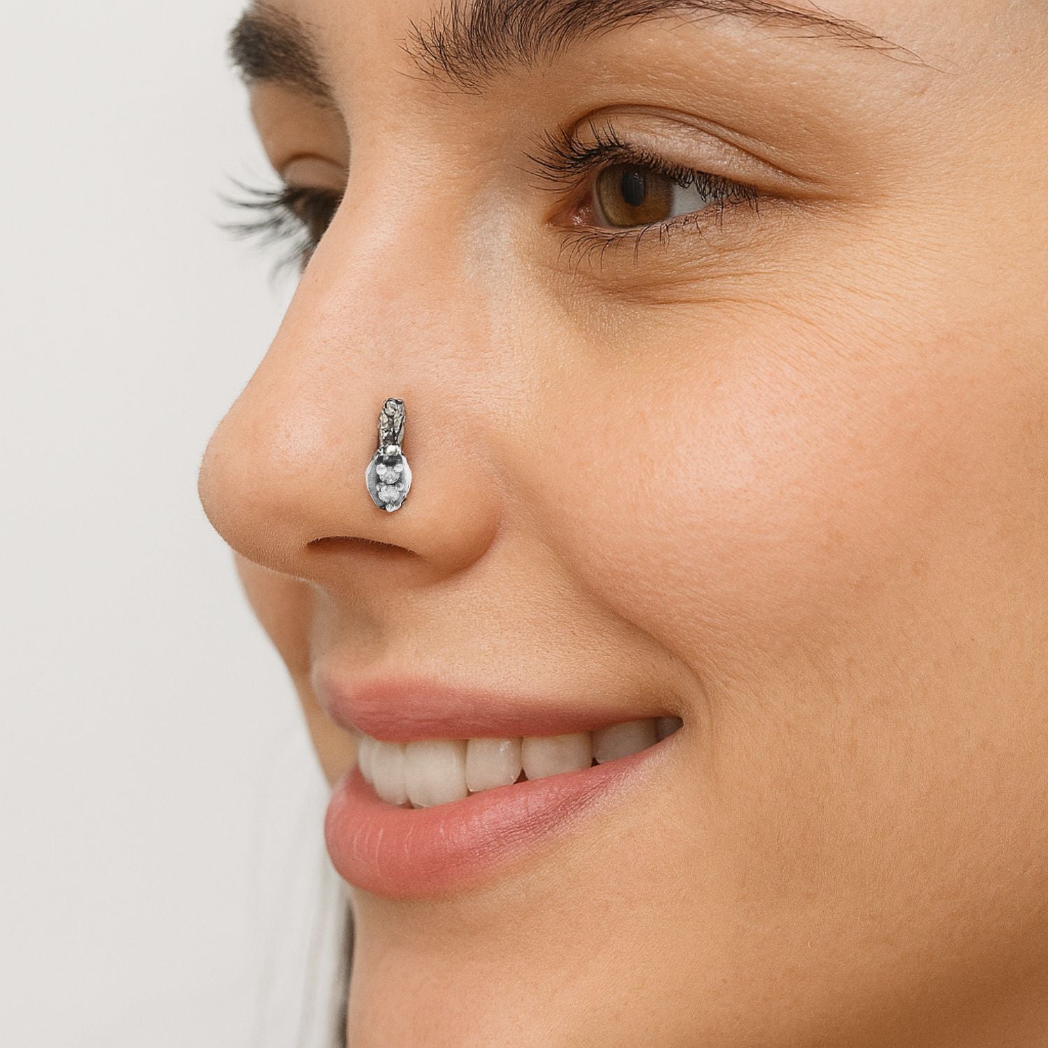 mooneye silver nose pin