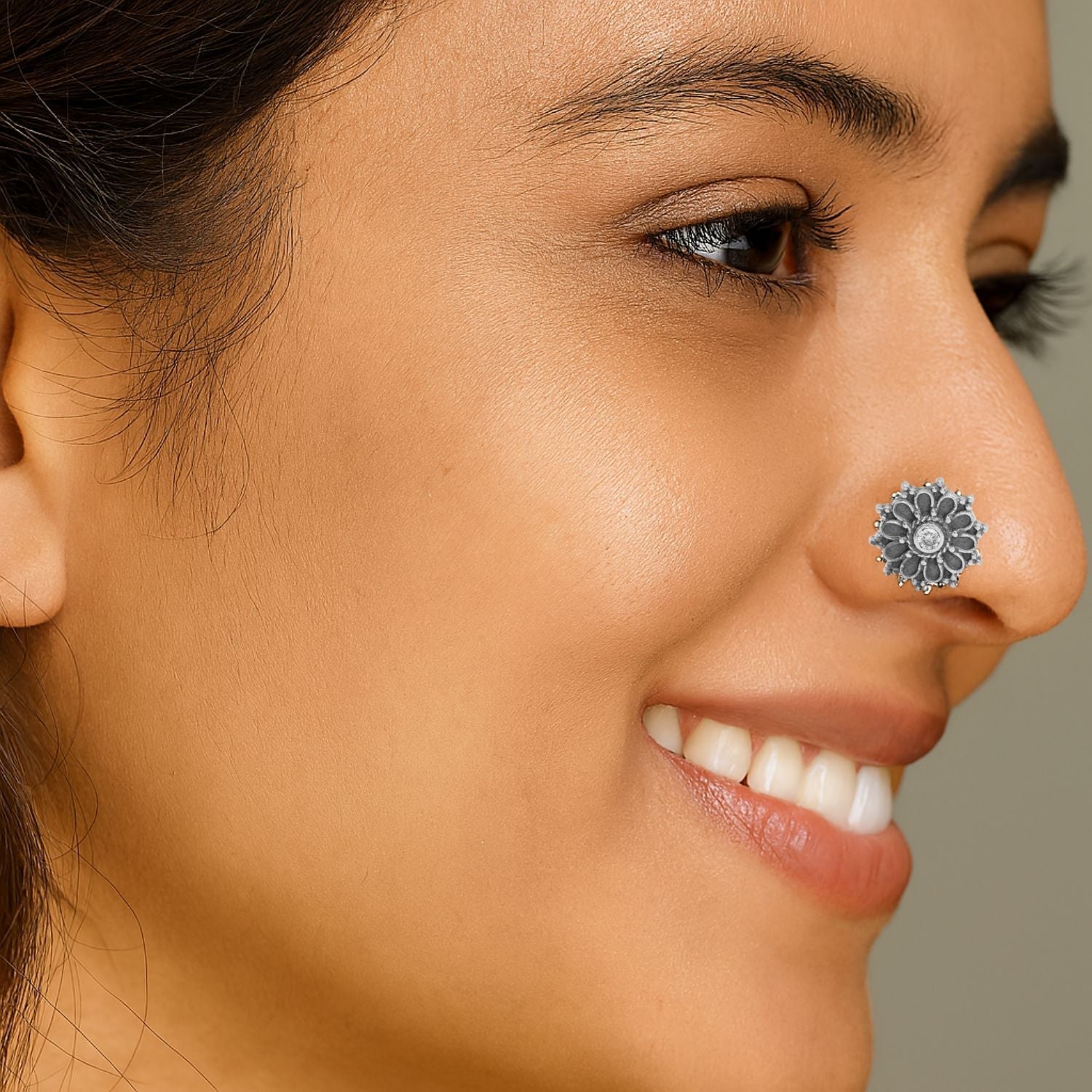 mooneye silver nose pin
