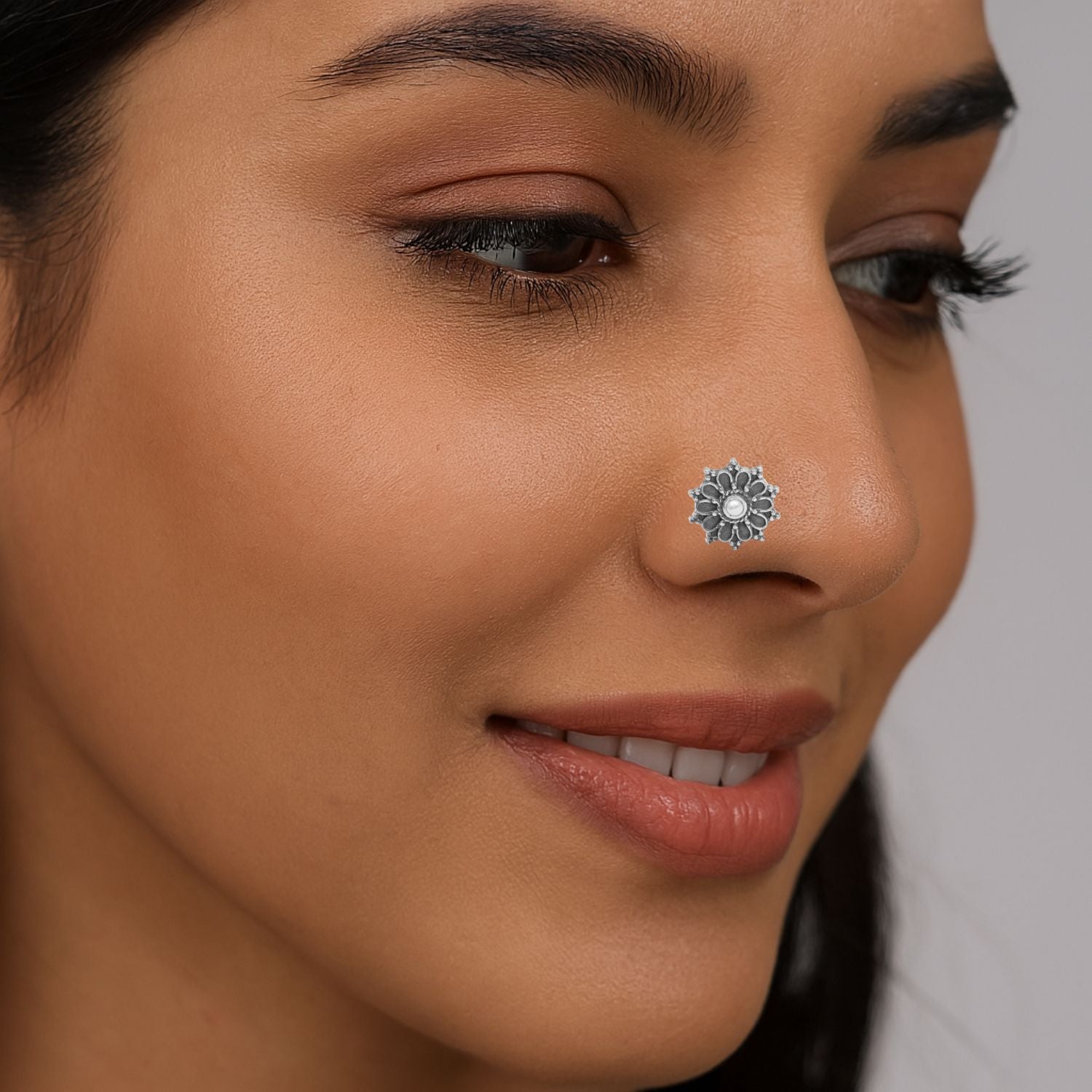 mooneye silver nose pin