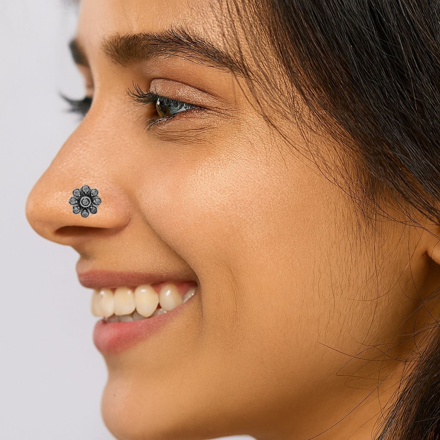 mooneye silver nose pin