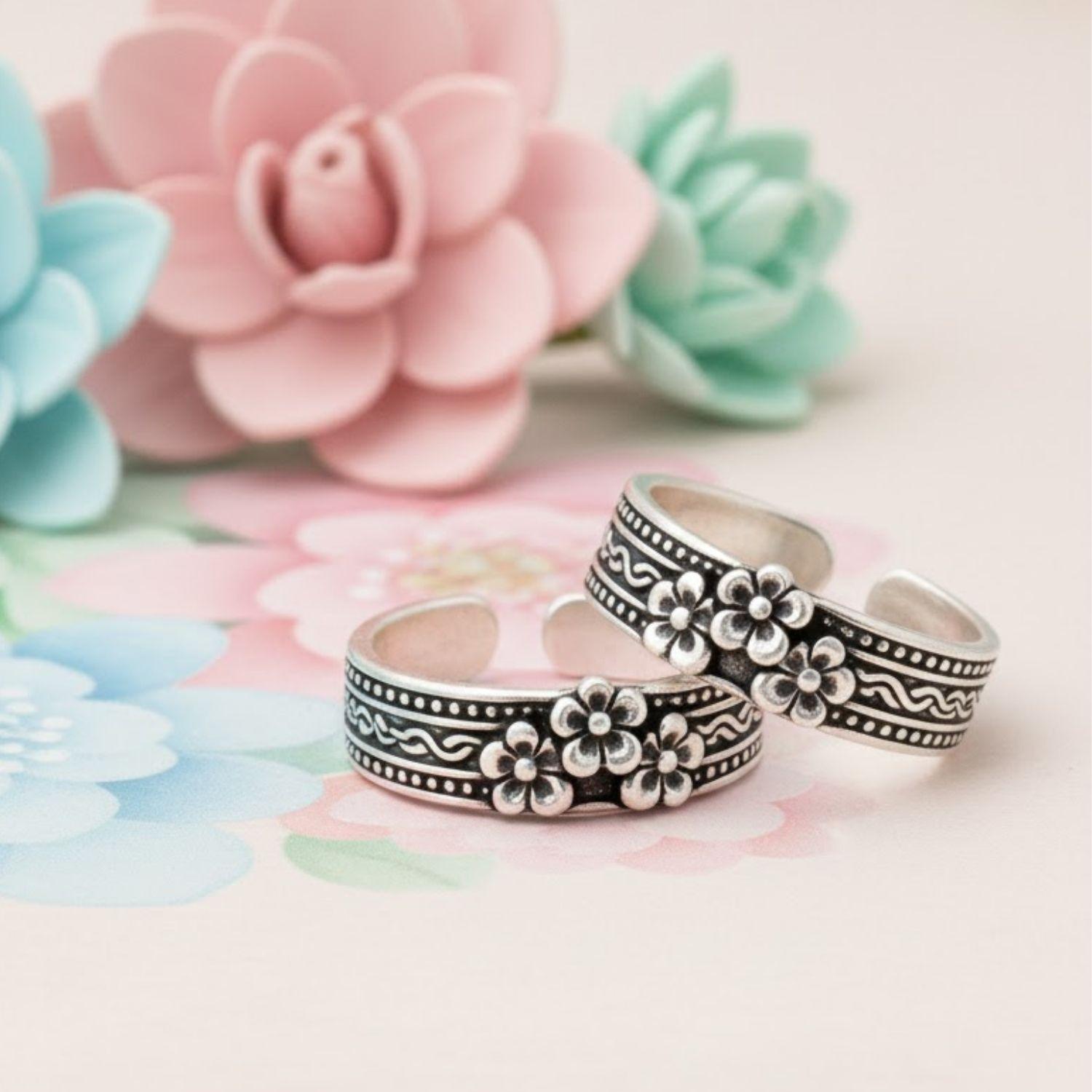 Floral Adjustable Toe Ring - Sterling Silver Oxidized