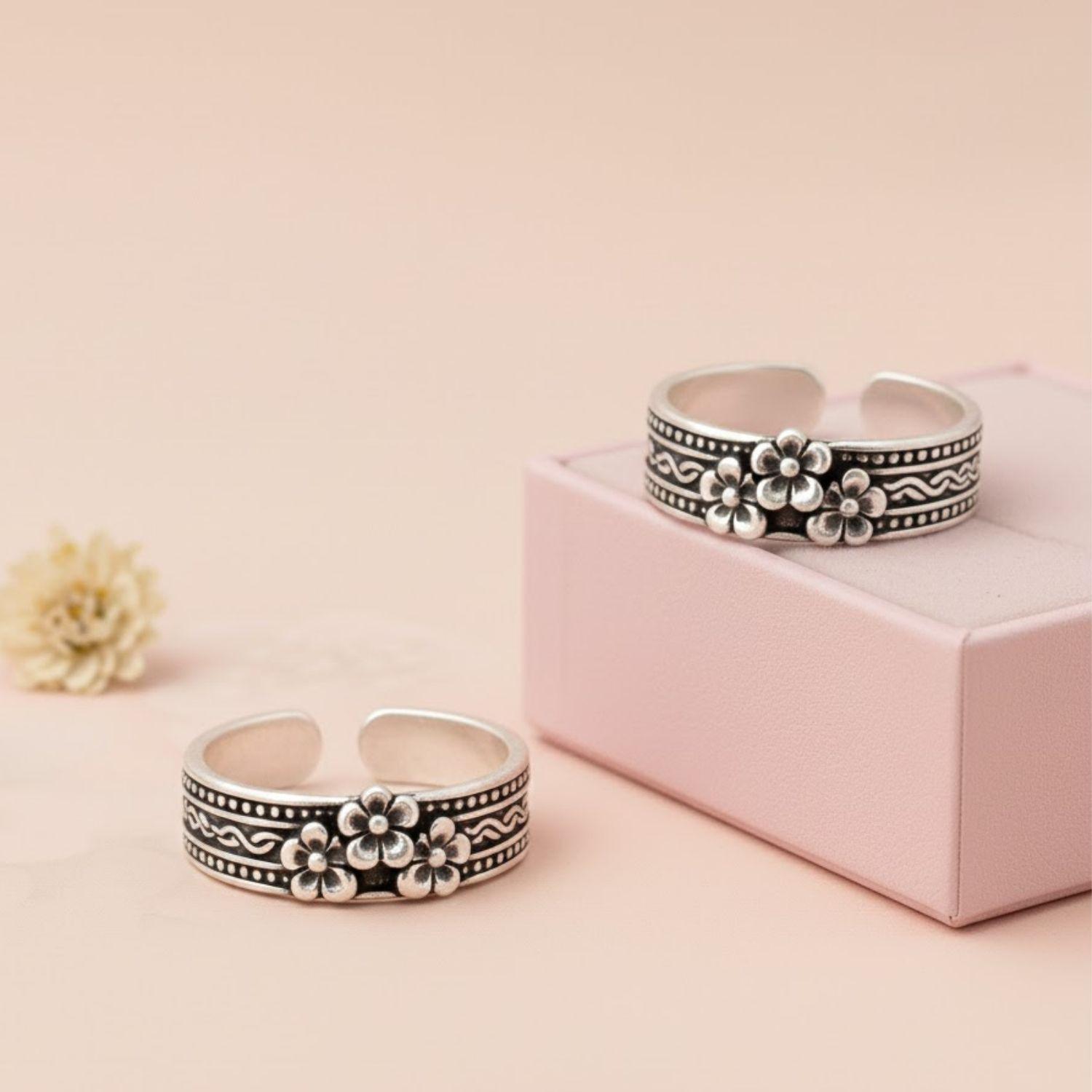 Floral Adjustable Toe Ring - Sterling Silver Oxidized