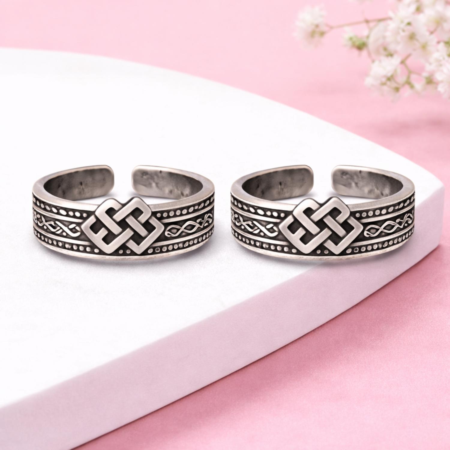 Celtic Knot Adjustable Toe Ring - Sterling Silver Oxidized