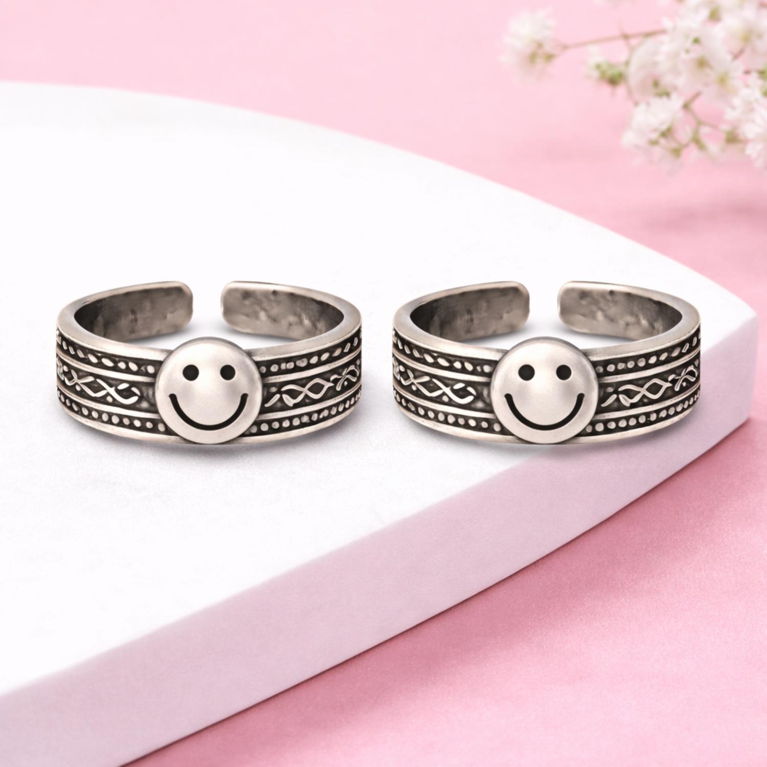 Smiley Face Adjustable Toe Ring - Sterling Silver Oxidized