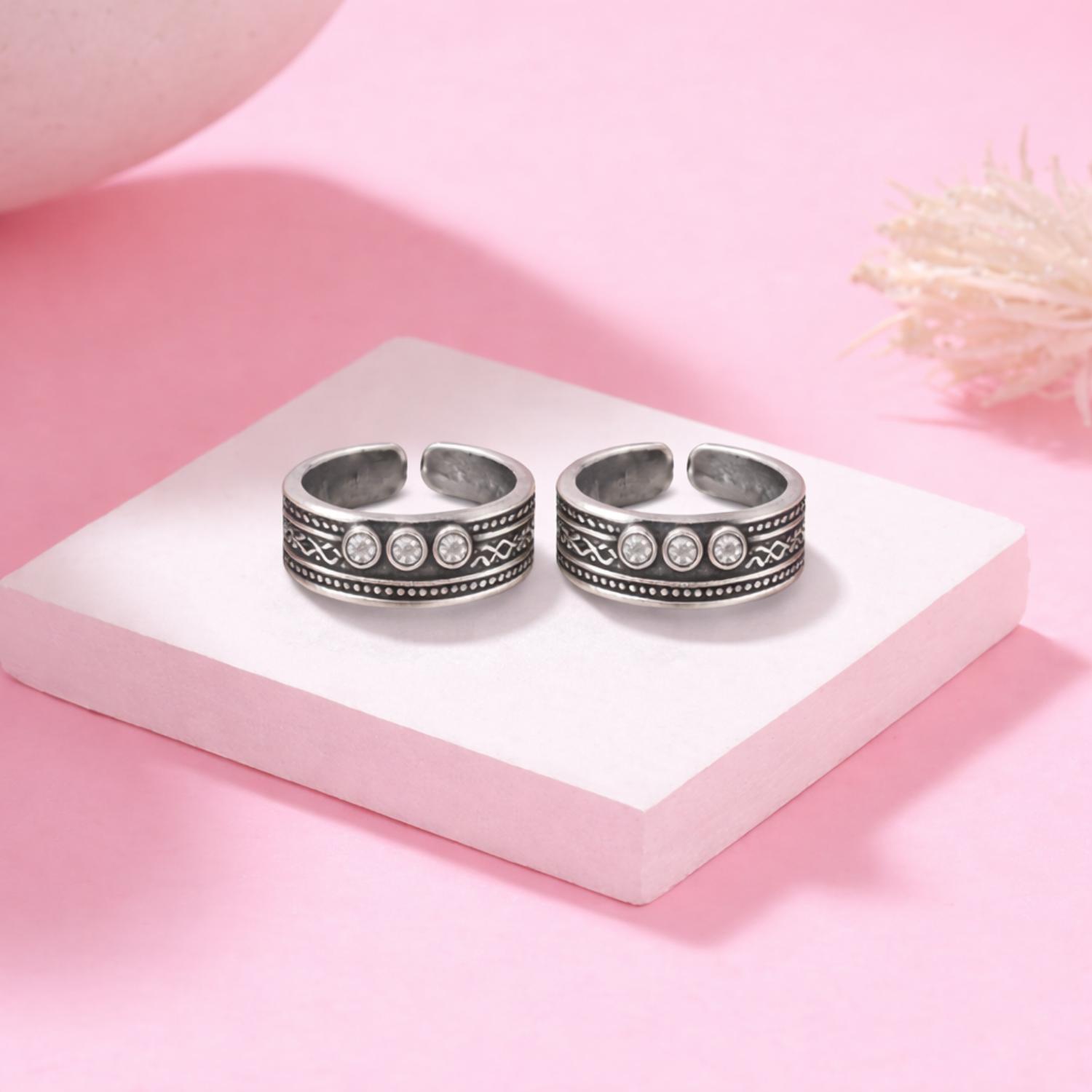 Triple CZ Adjustable Toe Ring - Sterling Silver Oxidized