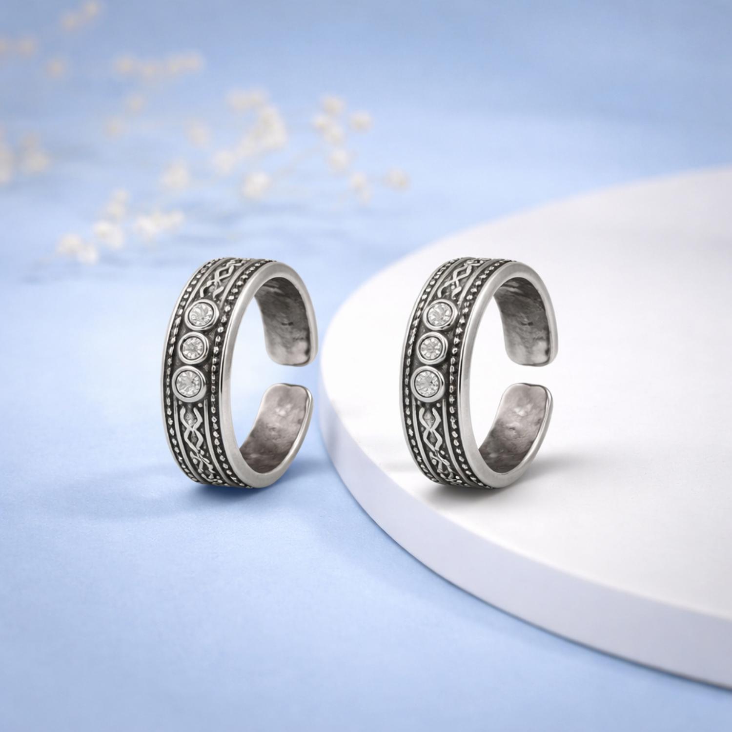 Triple CZ Adjustable Toe Ring - Sterling Silver Oxidized