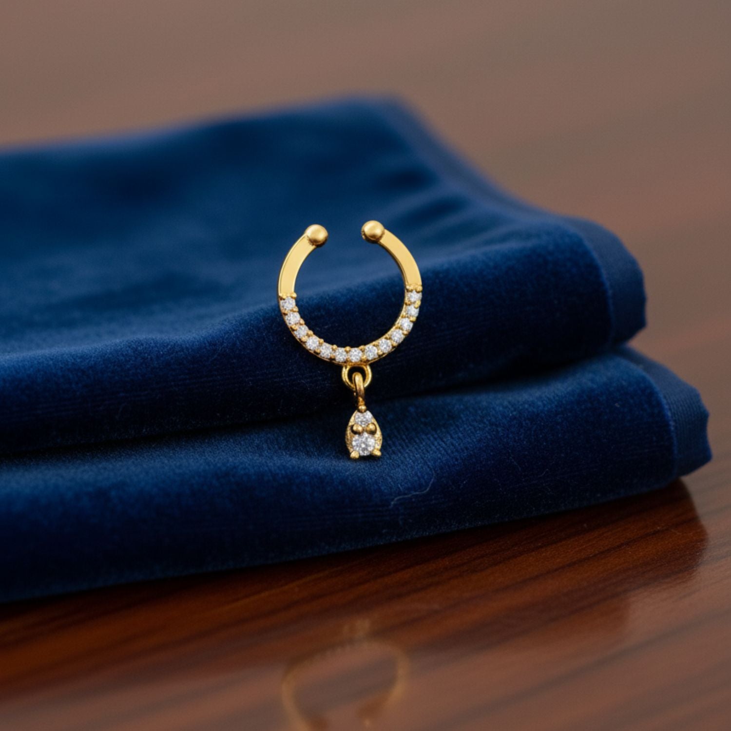 mooneye silver nose pin
