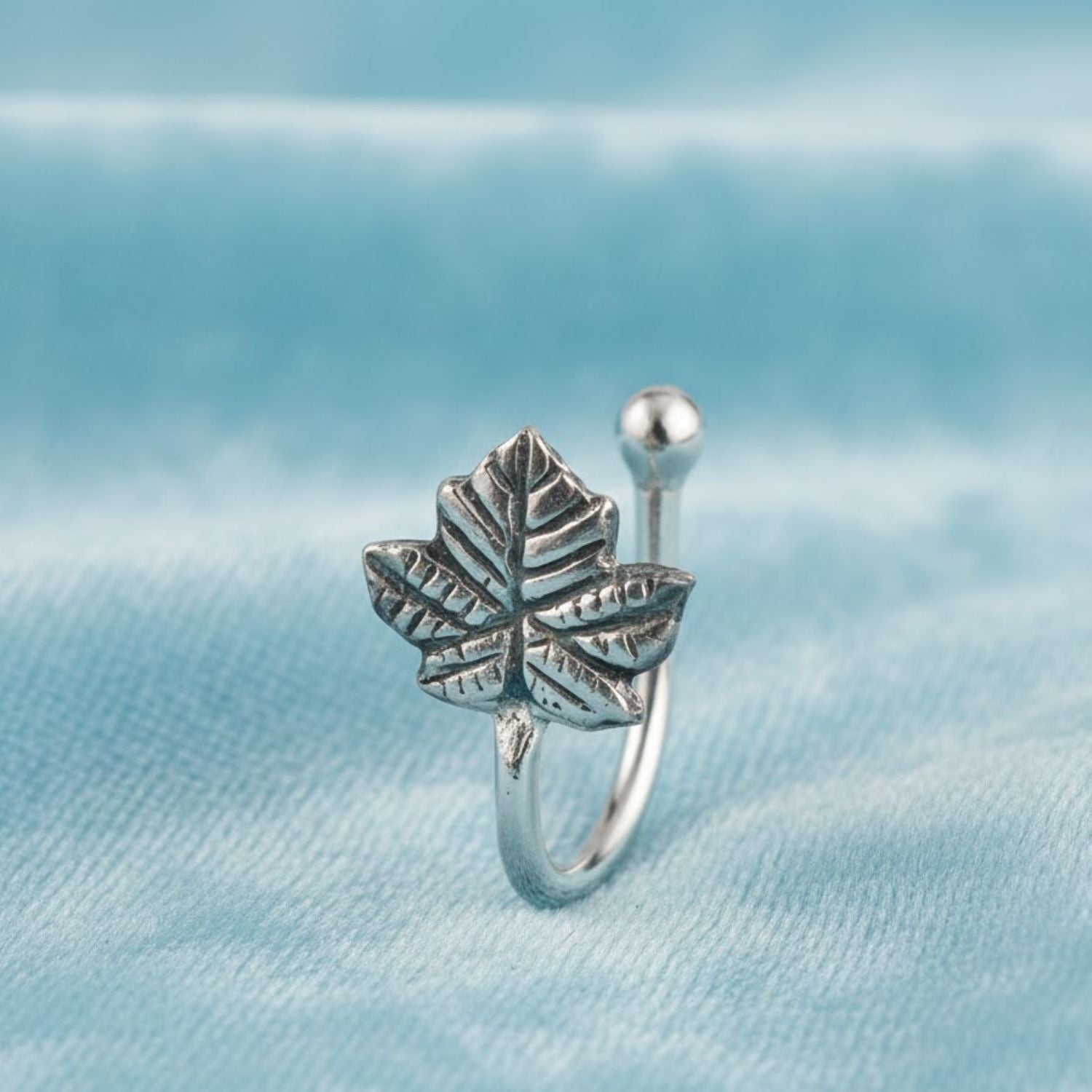 mooneye silver nose pin