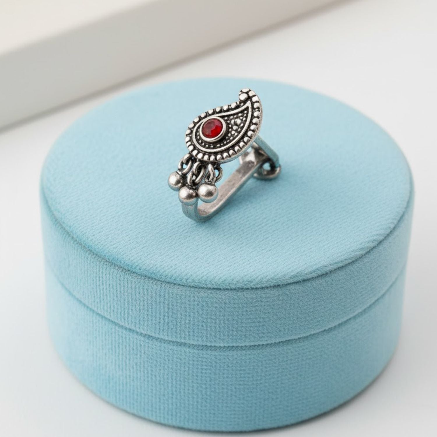 mooneye silver nose pin