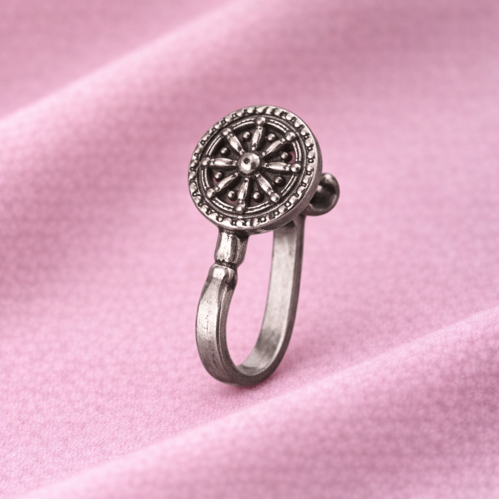 mooneye silver nose pin