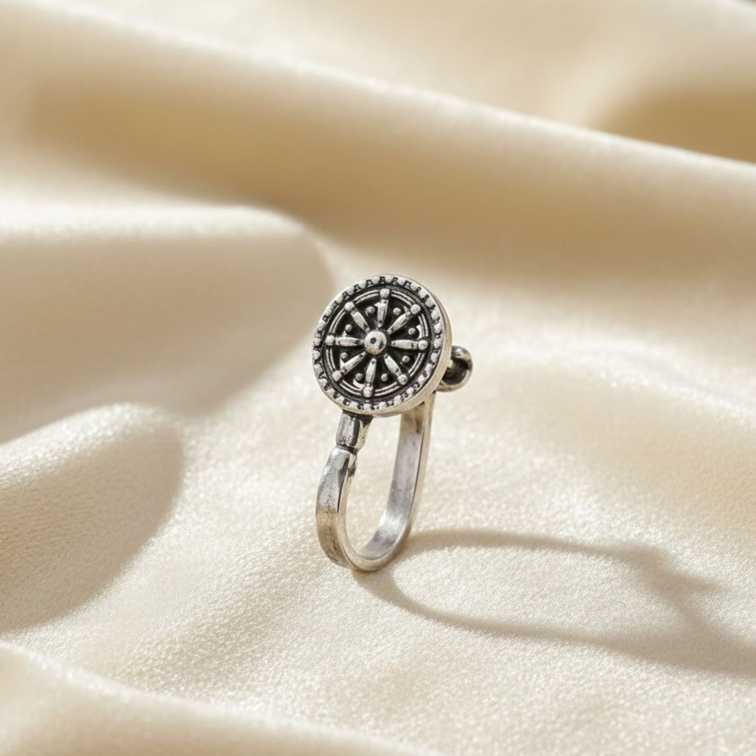 mooneye silver nose pin