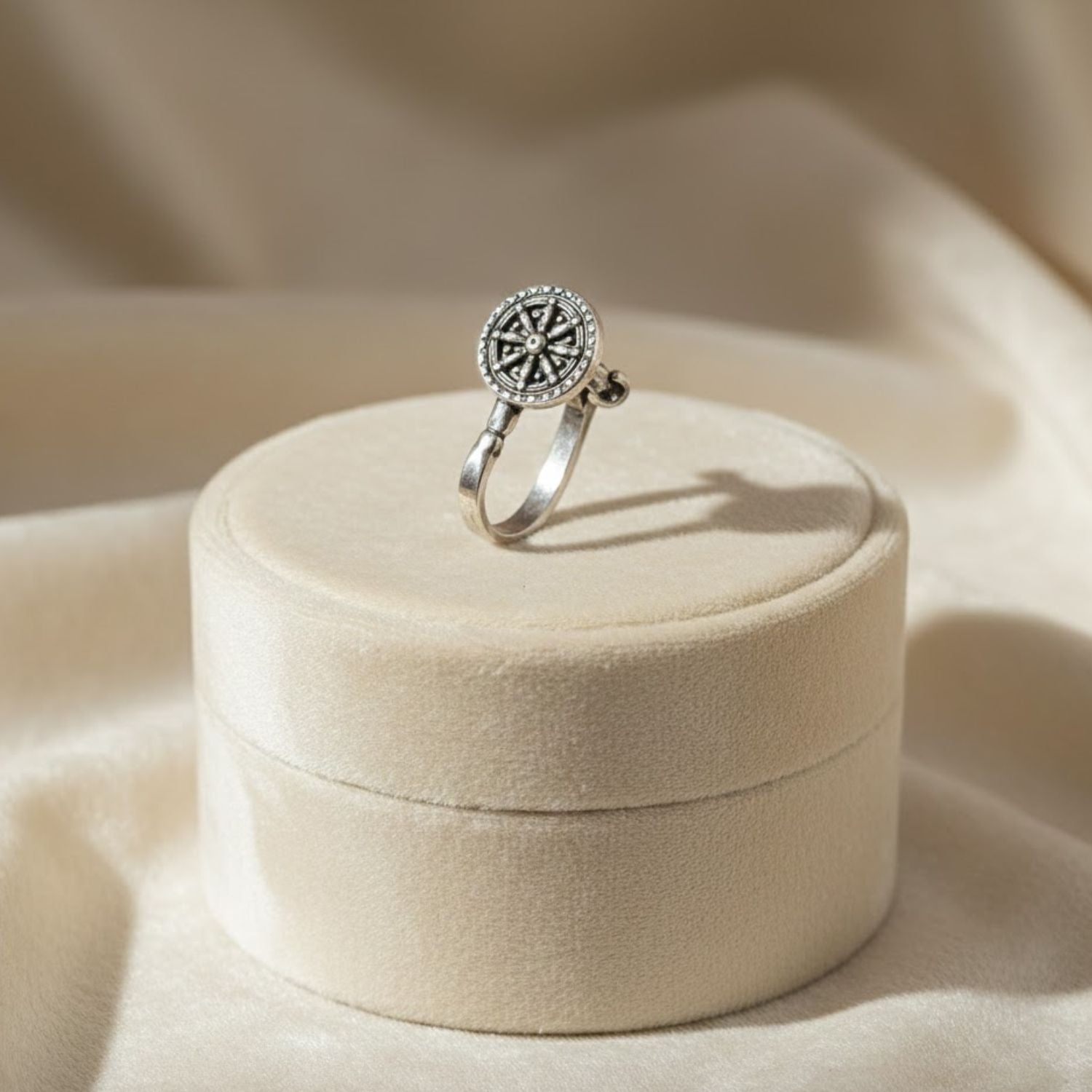 mooneye silver nose pin