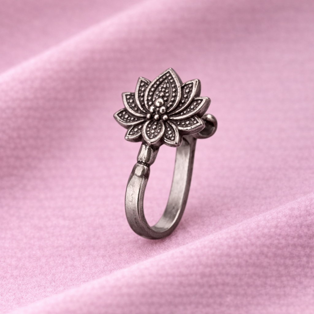 mooneye silver nose pin