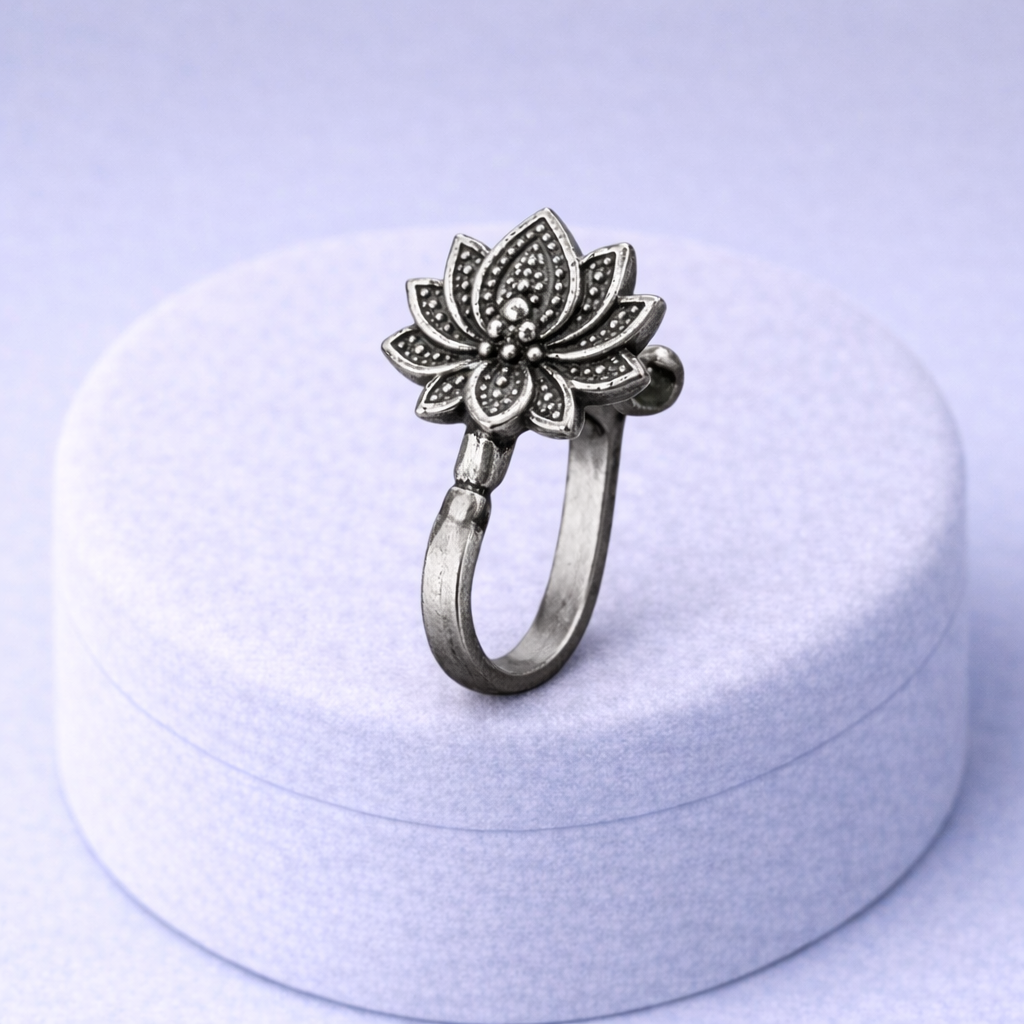 mooneye silver nose pin