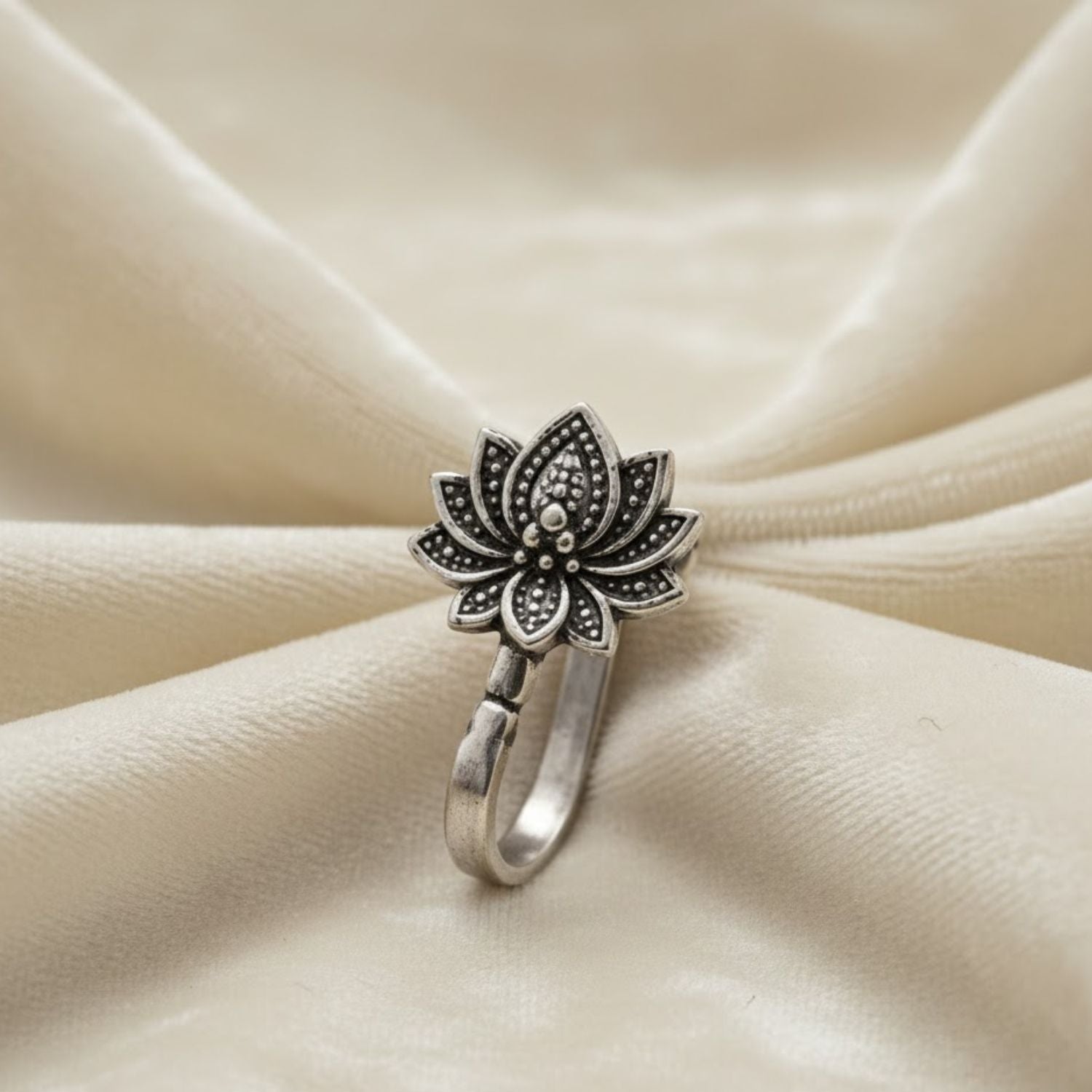 mooneye silver nose pin