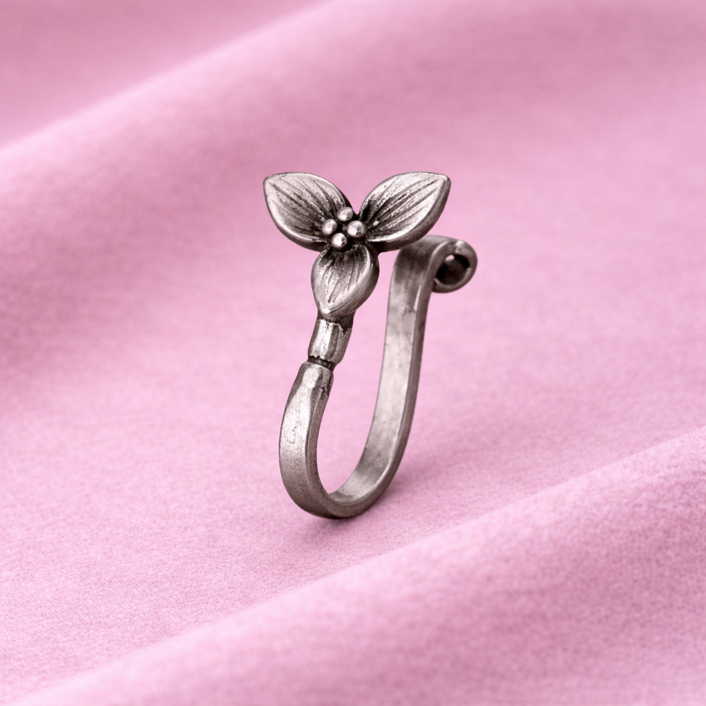 mooneye silver nose pin