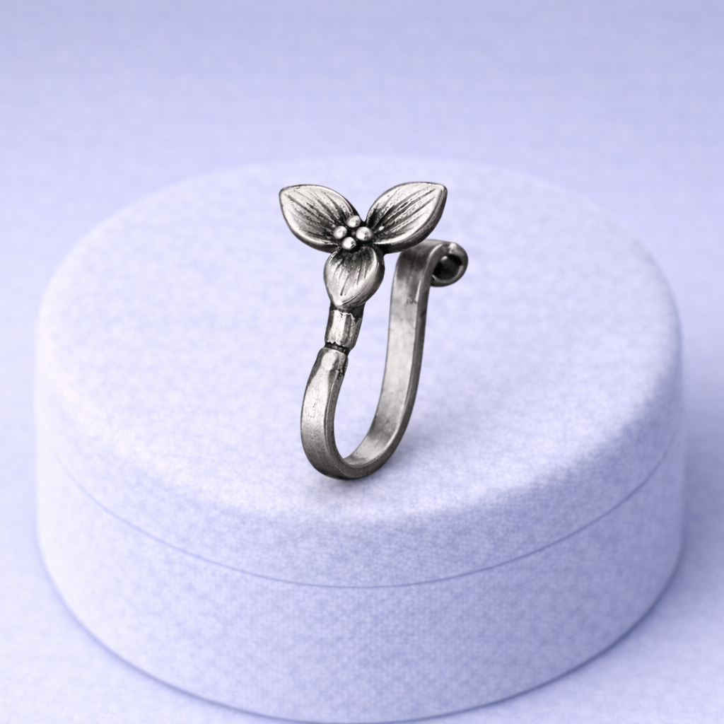 mooneye silver nose pin