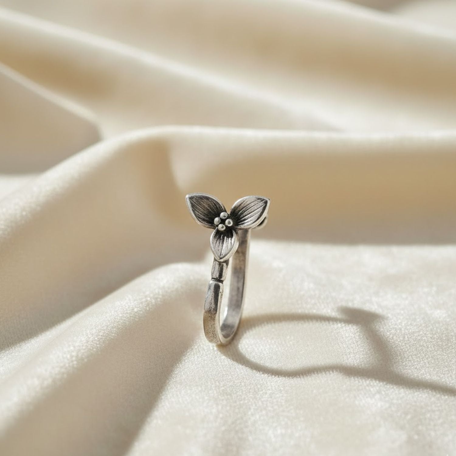 mooneye silver nose pin