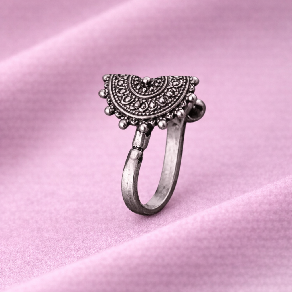 mooneye silver nose pin