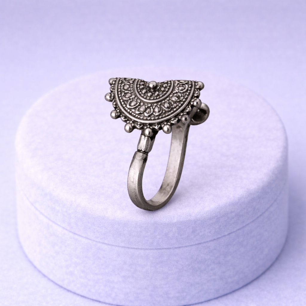 mooneye silver nose pin