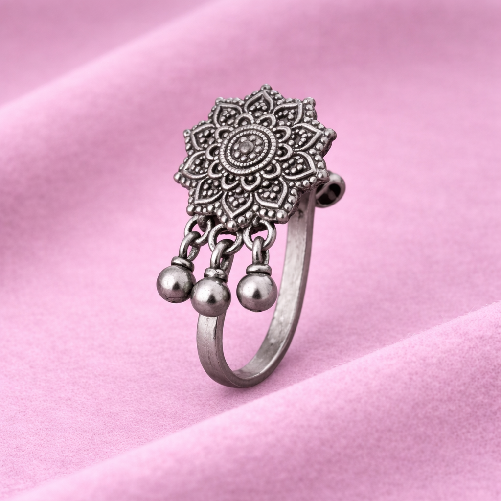 mooneye silver nose pin