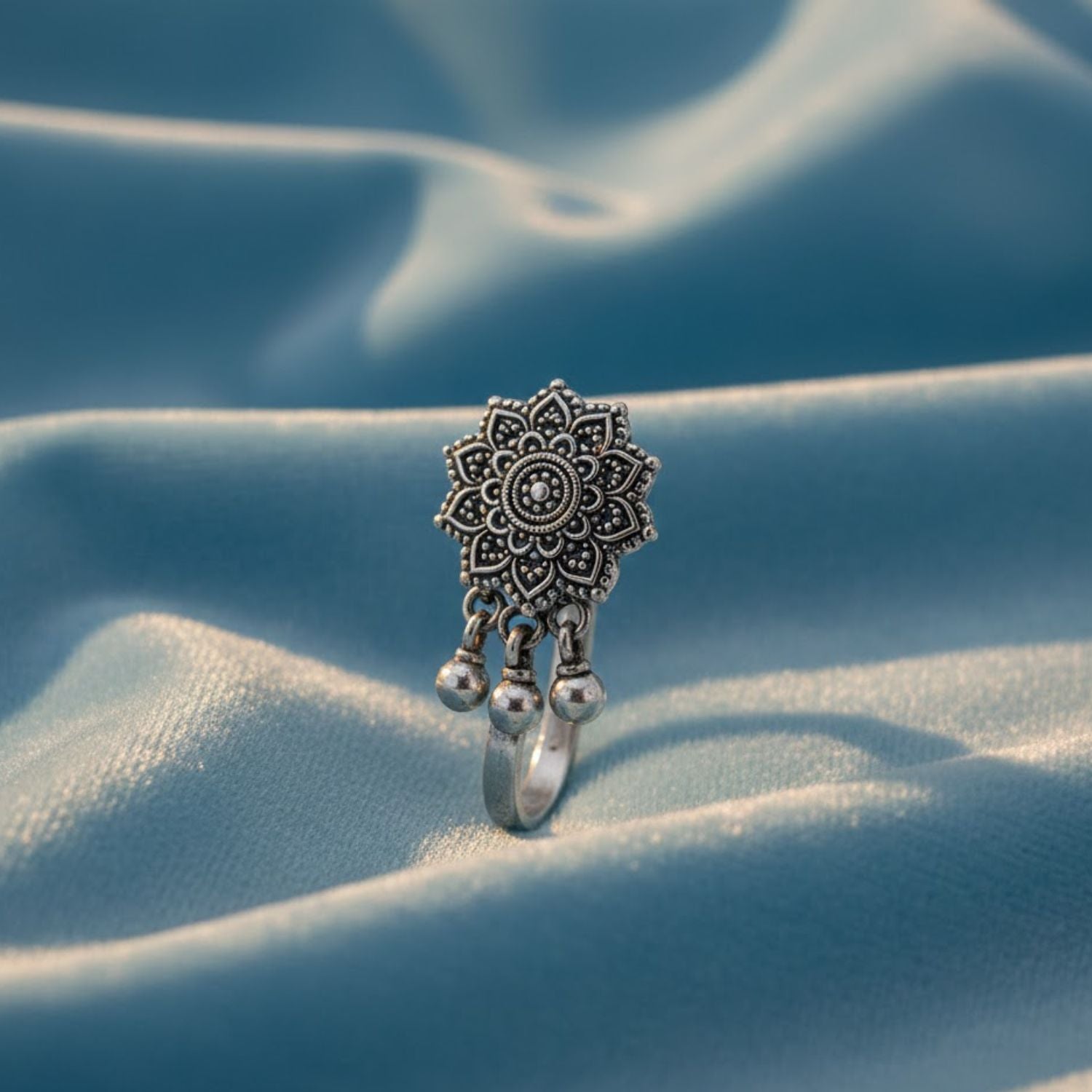 mooneye silver nose pin
