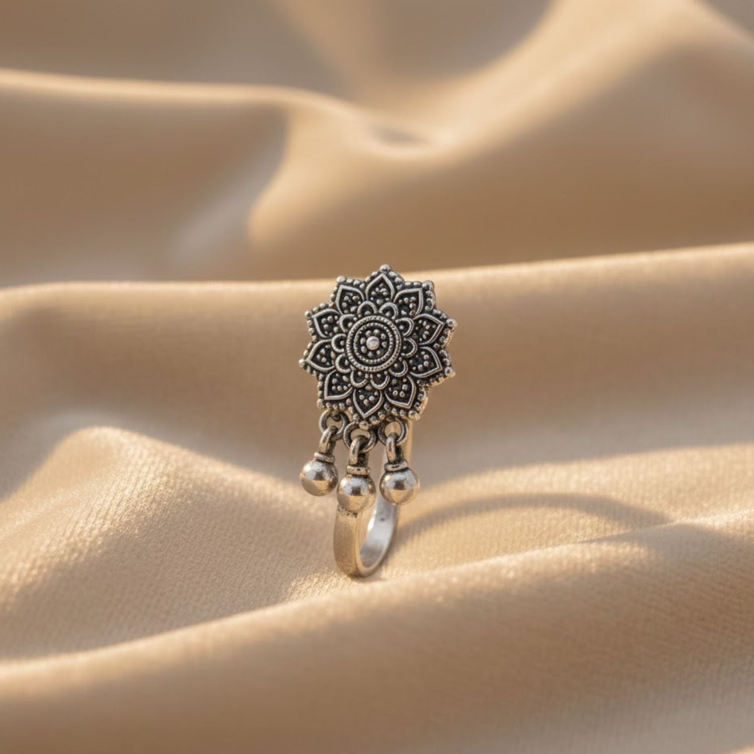 mooneye silver nose pin