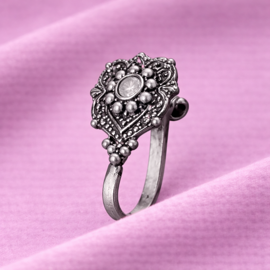 mooneye silver nose pin