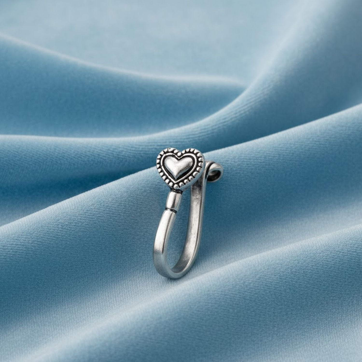 mooneye silver nose pin