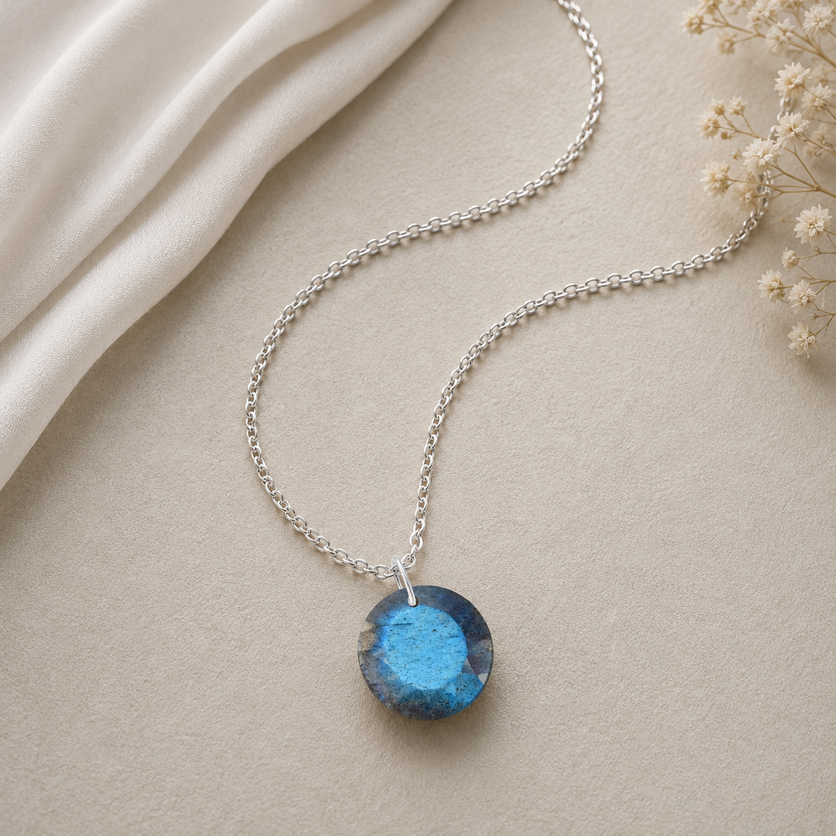 Round Labradorite Solitaire Necklace - 925 sterling Silver