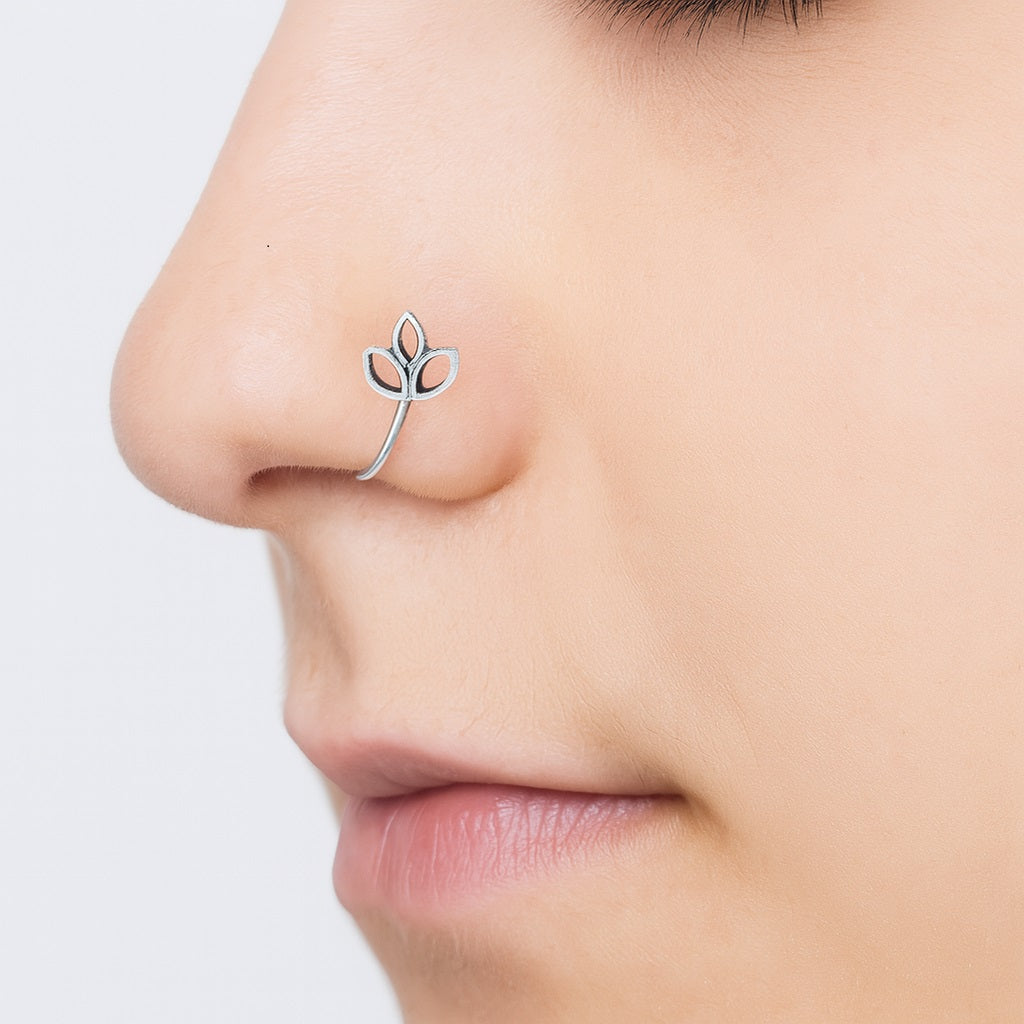 mooneye silver nose pin