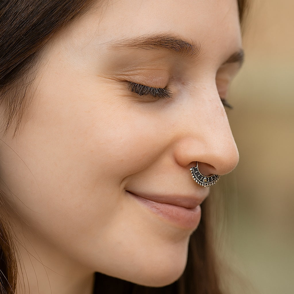 mooneye silver nose pin