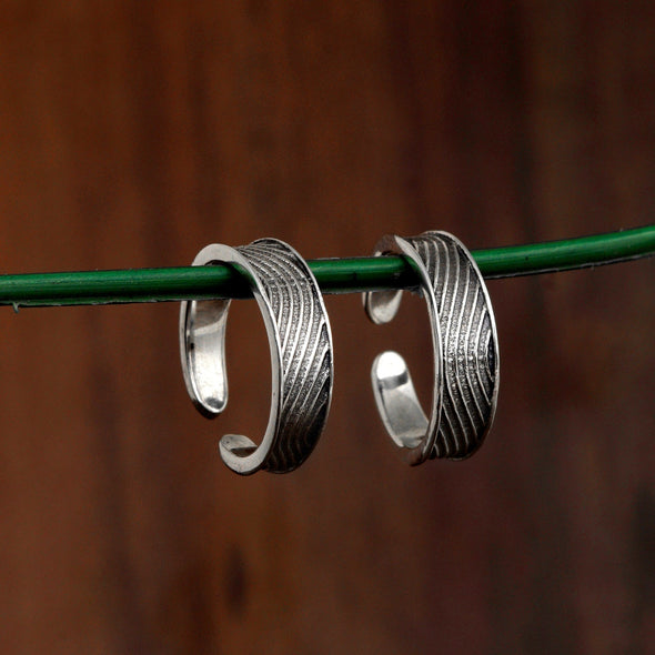 Wavy Line Oxidized Toe Ring - Sterling Silver