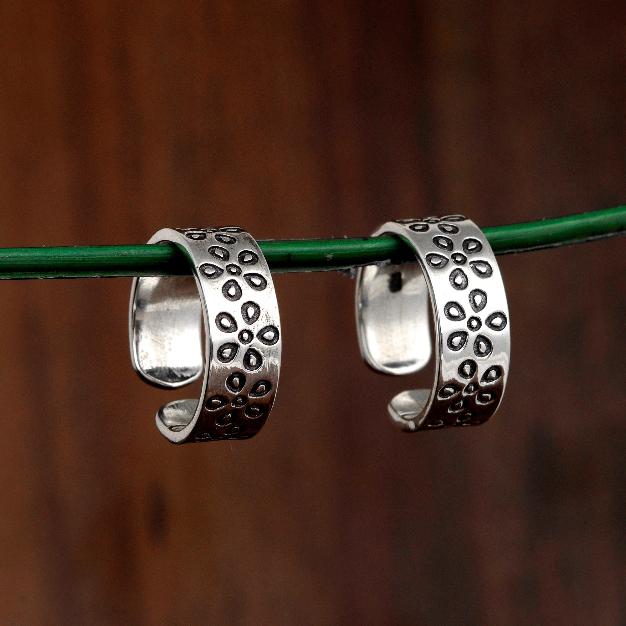 Petite Floral Oxidized Toe Ring - Sterling Silver
