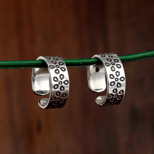 Petite Floral Oxidized Toe Ring - Sterling Silver